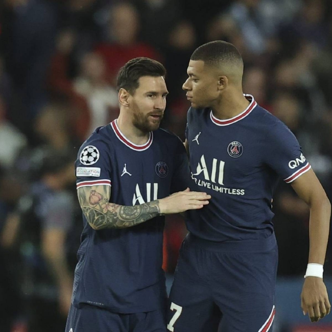 资讯活久见！世界赛首次！决赛圈打包拼药，成功吃鸡！